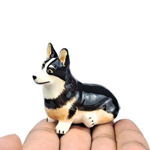 Corgi Figurine - Miniature Corgi Butt Ceramic Dog, Corgi Lover Gift, Dog Figurine, Dollhouse Dog, Mini Animal, Terrarium Miniatures