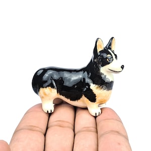 Tiny Corgi Figurine - Miniature Corgi Butt Ceramic Dog, Corgi Lover Gift, Dog Figurine, Dollhouse Dog, Mini Animal, Terrarium Miniatures