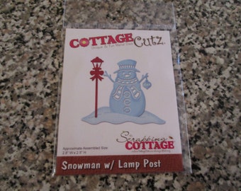 Cottage Cutz, Snowman with Lamp Post Die