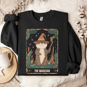 Felpa Senza Cappuccio Tarocchi,  Lontra Vestita da Mago 'The Magician', Pullover Unisex, Regalo Esoterico per Amanti del Mistero