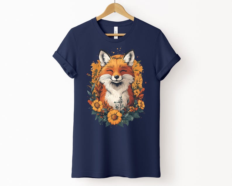 una maglia color marina militare con l'immagine di una volpe sorridente circondata da fiori in stile cottagecore