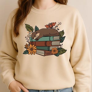 Sweatshirt met slapende otter, T-shirt voor boekenliefhebbers, cadeau-idee met natuurthema, schattige ottertrui