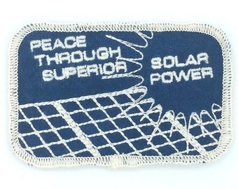 Parche Peace through Superior Solar Power, teñido de forma natural, algodón orgánico