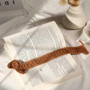 Handmade Crochet Dachshund Bookmark, Crochet Gift, Book Lover Gift, Gift for Teacher, Back to School Gift, Crochet Animal Bookmark