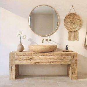Tocador de baño rústico de madera: repisa para lavabo de estilo rústico, hecha a mano y gabinete de madera con borde natural.
