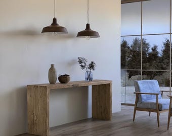 Consola rústica de madera: estilo rústico personalizado, entrada de madera maciza con borde natural y cómoda para el pasillo.