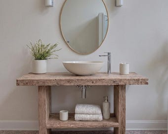 Tocador de baño rústico de madera: repisa para lavabo de estilo rústico, hecha a mano y gabinete de madera con borde natural.