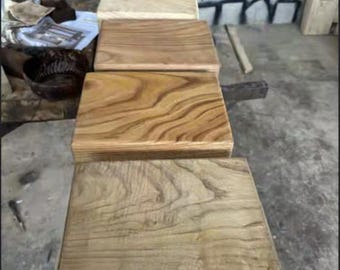 Muestra de 4 muebles de madera rústica: entrada y muebles de madera maciza con borde natural y estilo rústico personalizado