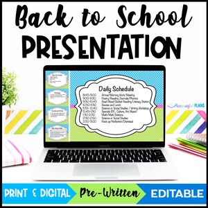 Può includere: Un laptop mostra una "Presentazione di ritorno a scuola" con un programma giornaliero, tra cui arrivo, lettura, ricreazione e scienze. La presentazione è etichettata come "Print & Digital, Pre-Written, Editable."