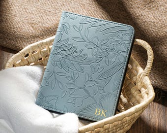 Blue Embossed Flower Custom Leather Kindle Case, Personalized Kindle Paperwhite 12th 7'' Case, All New Kindle 6'' 2024 11th Case, Gift idea