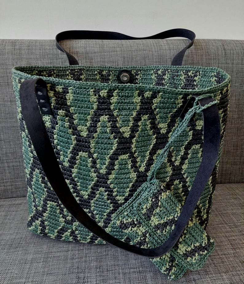 Handmade Straw Weekend Bag: Snakeskin Looking Raffia Beach Bag image 3