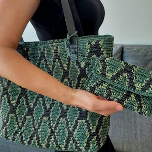 Handmade Straw Weekend Bag: Snakeskin Looking Raffia Beach Bag image 4