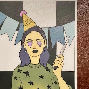 Birthday Hat Original Aufkleber, 10 x 5 cm | Geburtstag/Messer/Original Kunst/seltsam/Gothic/Vinyl Sticker/Vinyl Aufkleber/Laptop Aufkleber/niedlich