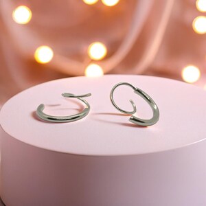 Swirl Twist Silver Huggie Hoops Earrings For Women 19mm, Classic Everyday Jewellery For Teens and Women's, Lightweight Casual Wear