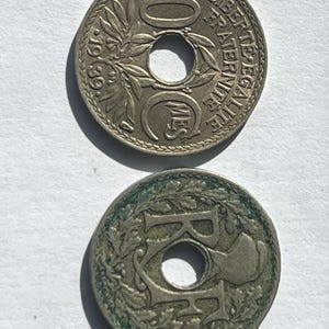 France monnaies anciennes perforées