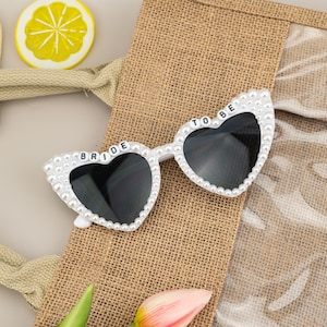 Personalized Bride To Be Glasses with Pearl,Wedding Sungglasses,Bridesmaid Glasses,Party Sunglasses,Bachelorette Party,Future Mrs Sunglasses
