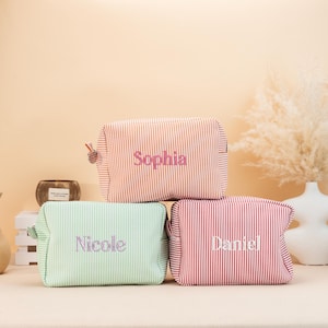 Custom Embroidered Name Makeup Bag,Popular Makeup Bag,Monogramed Makeup Bag,Bridesmaid Makeup Bag,Toiletry Bag,Bridesmaid Gifts,Summer Bag