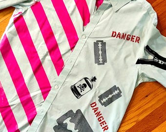 Camicia punk unica nel suo genere, taglia S / Serigrafia realizzata a mano / Arte indossabile riciclata