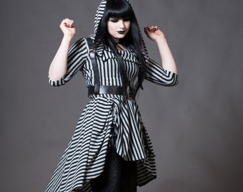 Kapuzen Goth Kleid mit Aysmmetrical Saum Alternative E-Mädchen Mode Gothic High Low Witchy Kleidung Custom zu bestellen Petite zu Plussize