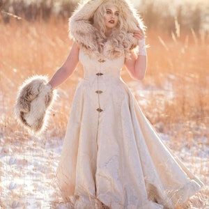 Viking Queen Wedding Dress Unique Faux Fur Trimmed Coat Gown Sansa Stark Cosplay Game of Thrones Costume Custom to Order image 2