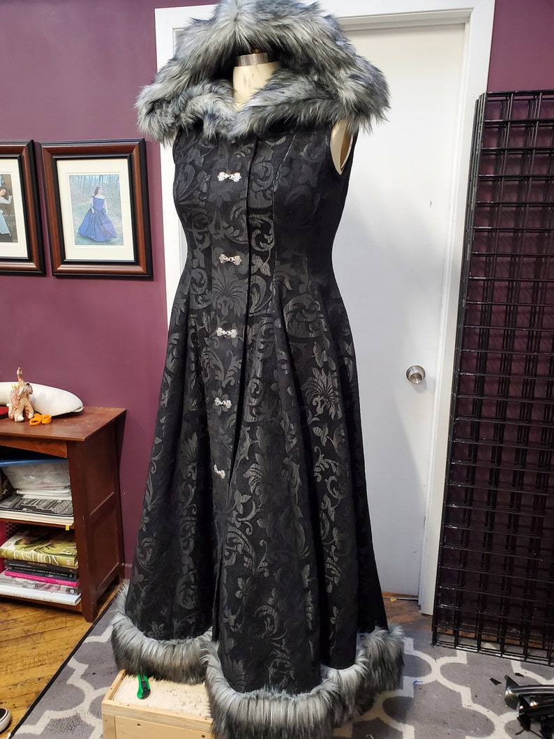 Viking Queen Wedding Dress Unique Faux Fur Trimmed Coat Gown Sansa Stark Cosplay Game of Thrones Costume Custom to Order image 10