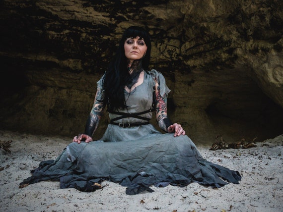 Zerfetzten Grauen Witchy Halloweenkostum Beunruhigt Blair Hexe Etsy