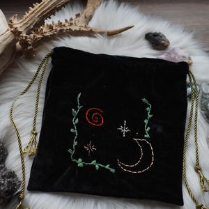 Handgemaakt fluwelen zakje | Kristallen opbergtas | Geborduurde maan en sterren | Mystieke tarotaccessoires