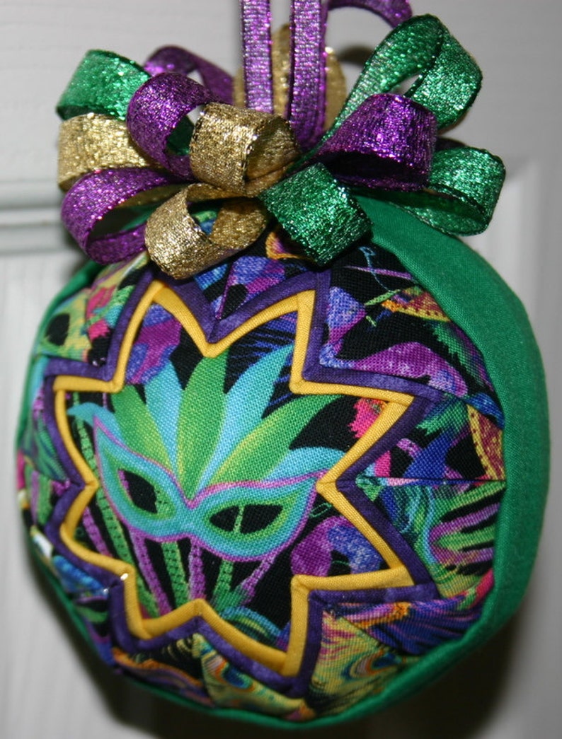 how to make mardi gras ornament