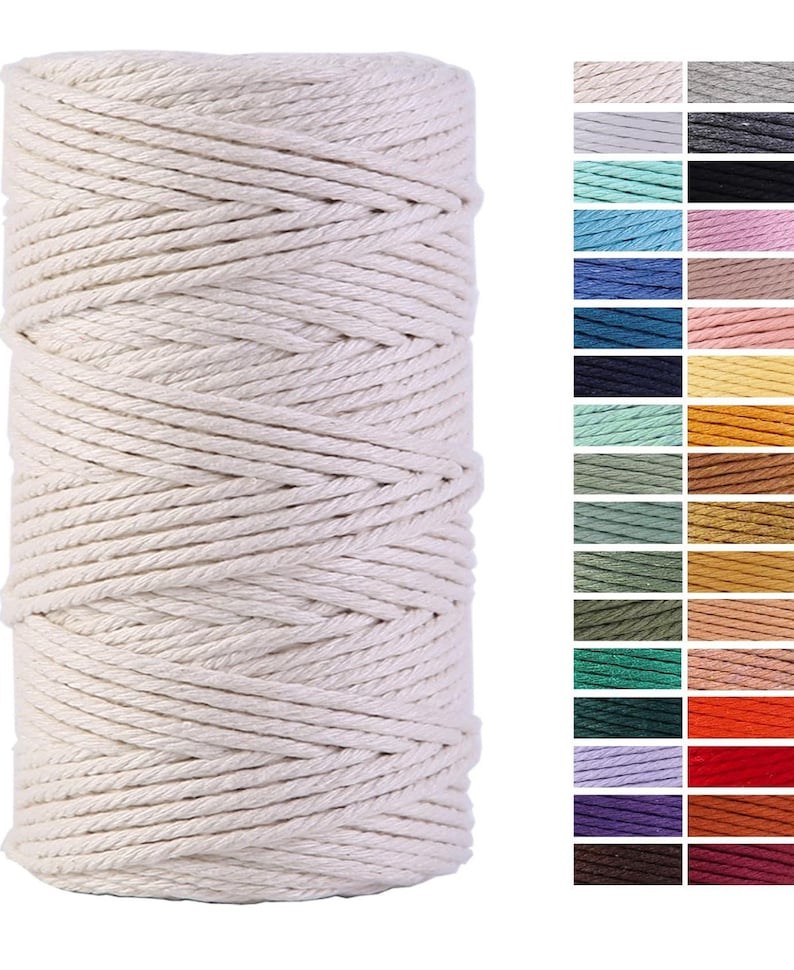 Puede incluir: Un carrete de cuerda de algod&oacute;n blanco natural, ideal para proyectos de manualidades. La cuerda es gruesa y tiene una textura natural.