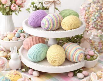 Conjunto de 8 ovos decorativos de Páscoa em tons pastel, ovos envoltos em corda de macramê, perfeitos para decorar cestas e vasos de Páscoa em estilo rústico.