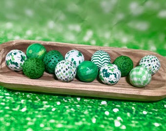 Boules de remplissage de bol vertes et trèfles de la Saint-Patrick, boules enveloppées de tissu vert trèfle vert, décoration irlandaise de la Saint-Patrick, lot de 12