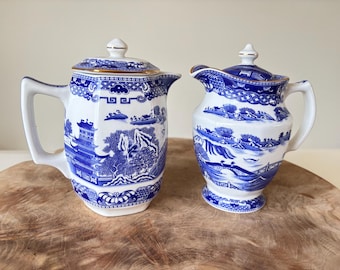 Jarras de agua y leche vintage Ringtons de 1995, fabricadas por Wade, con diseño Willow (basadas en la malería original). Juego de té inglés de cerámica.