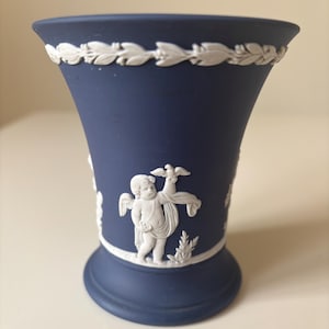 Vintage 1973 Wedgwood Jasperware Portland Blue 10cm Tall Small Vase. Darker / Navy Blue Colour. Made In England, English Earthenware Pottery