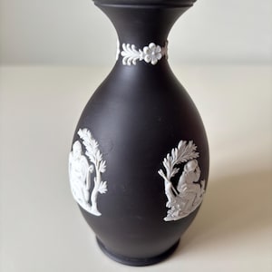 Vintage Rare 1968 Wedgwood Black 12cm Bud Vase. Raised Cherubs Bas Relief Decor, Made In England, English Earthenware Pottery.