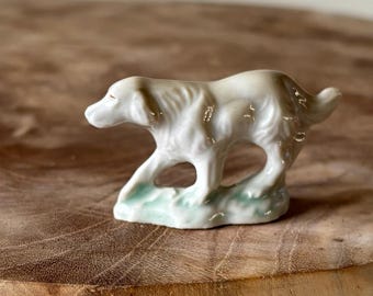 Figura coleccionable de porcelana inglesa de perro cobrador de Wade England Whimsie, de época, rara.