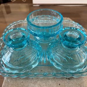 blue glass dressing table set Vibrant blue glass dressing table set by Czechoslovakian manufacturer Reich c1920s. 50. Full details and to buy https://t.co/q5ltocIe0F #annasartdeco #reichglass #artdecoglass #decoglass #dressingtableset #vanityset #blue #brightblue #deco #glass