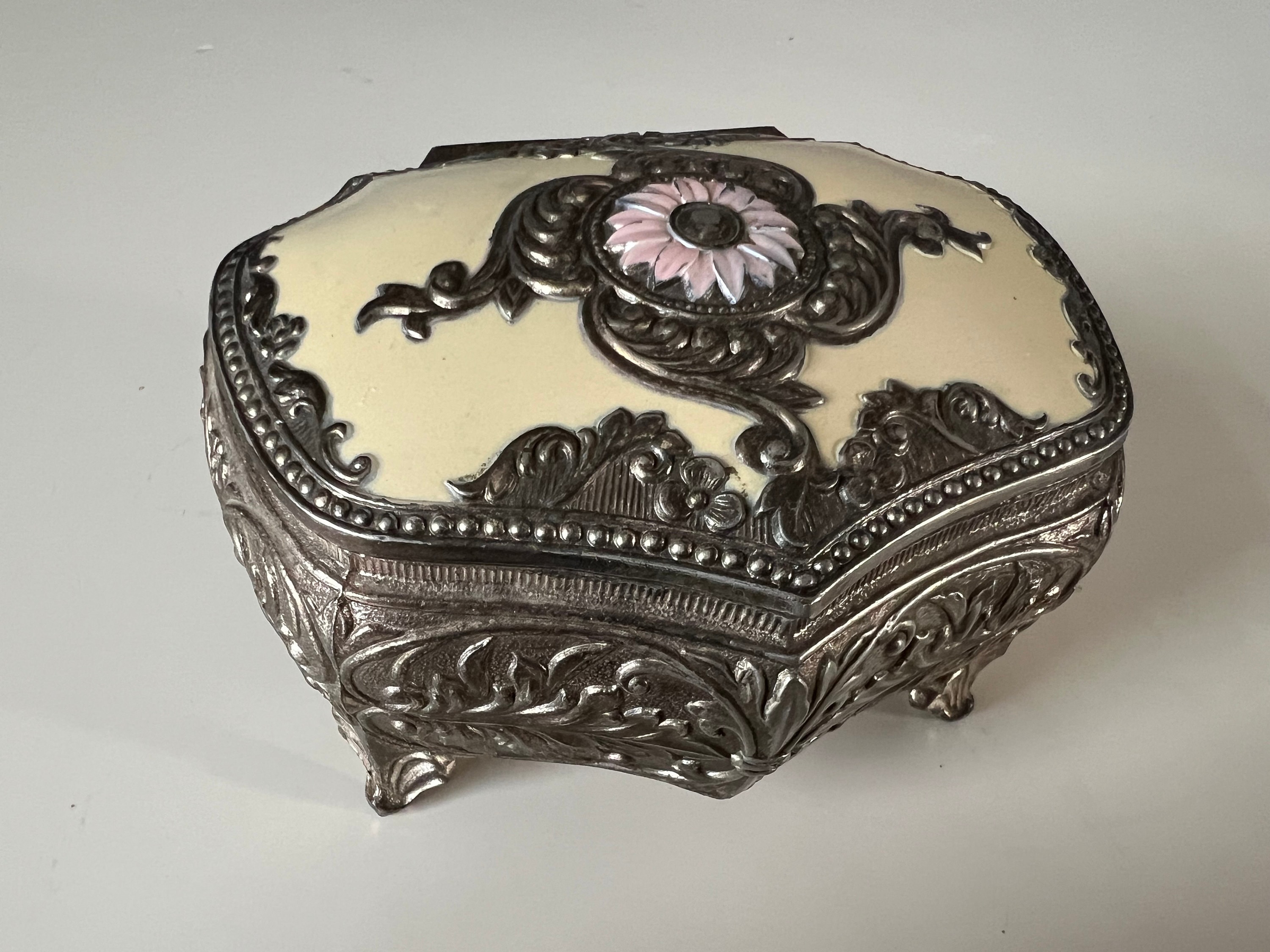 イギリス　アンティーク　ジュエリーボックス　小物入れ　ヴィンテージ　ベルベット ヴィンテージジュエリー ジュエリー小物入れ アンティークメタルトーン