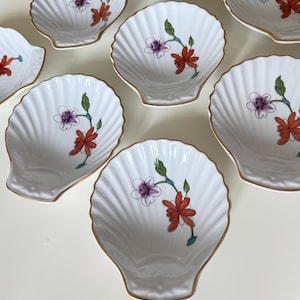 Vintage c1967-86 Royal Worcester Astley (Gold Edge) Shell Shaped Floral Dish. English Fine Porcelain, Ideal for Starter Dishes, Seafood.