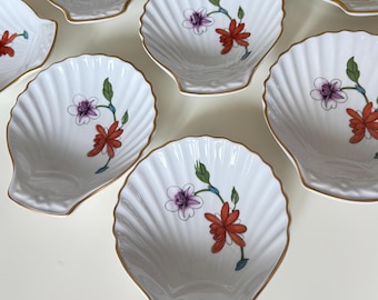 Vintage c1967-86 Royal Worcester Astley (Gold Edge) Shell Shaped Floral Dish. English Fine Porcelain, Ideal for Starter Dishes, Seafood.
