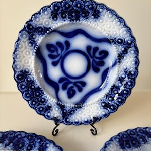 Very Rare c1840 Early Victorian Flow Blue Trifoliate Scalloped Plate Plate, Made In England, English Pottery. Lovely Condition.