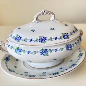 Rare antique c1911 Whieldon Ware, F.Winkle & Co England ‘Cornflower’ blue floral china serving tureen dish with lid and tray.