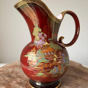 Sällsynt antik krona Devon Fieldings England, Red Rouge Royale Lustre, Temple Gardens-mönster kanna/kanna 23 cm hög. Blomsterpagod, Mikado.