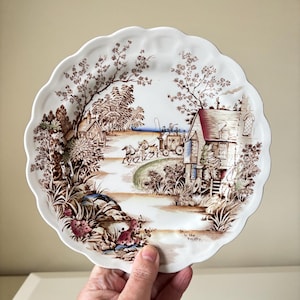 Rare Vintage English Ridgway Staffordshire The Original Coaching Days & Coaching Ways Coloured Scalloped Plate ‘Down To The Smithy’ 21.5cm
