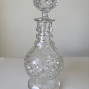 Antique c1810 Georgian Crystal Cut Glass Wine Decanter Complete With Glass Stopper. Very Good Condition.