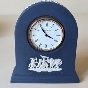 Vintage Wedgwood Cherub Jasperware Portland Blue Small Mantel Clock, Fully Working With New Battery. Made In England, English Pottery.