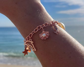 Pulsera con dijes acuáticos de oro rosa