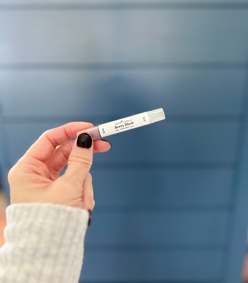 Berry Blush Lip Tint: Naturlig rosfärg, återfuktande läppvård bild 3