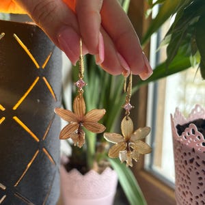 Beige Epidendrum Nordic Fire orchid earrings, 18k gold image 1