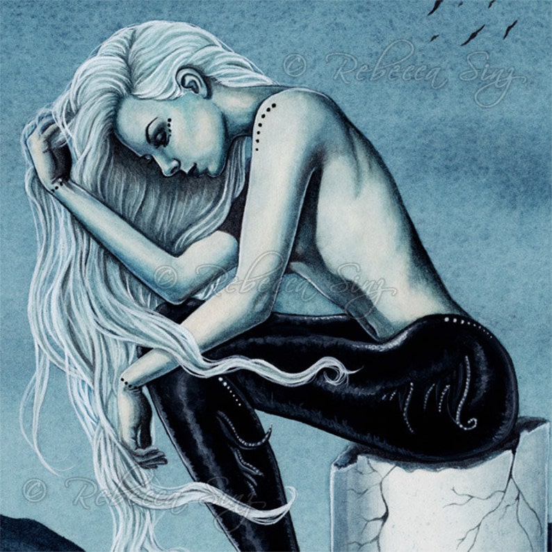 K&ouml;nnte beinhalten: Ein Aquarellbild einer Frau mit langen wei&szlig;en Haaren, die auf einem Steinsims sitzt. Sie tr&auml;gt eine schwarze Hose und hat eine blautonige Haut. Der Hintergrund ist hellblau.