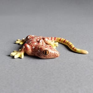 Ceramic Gecko Figurine: Miniature Pottery Lizard Ornament